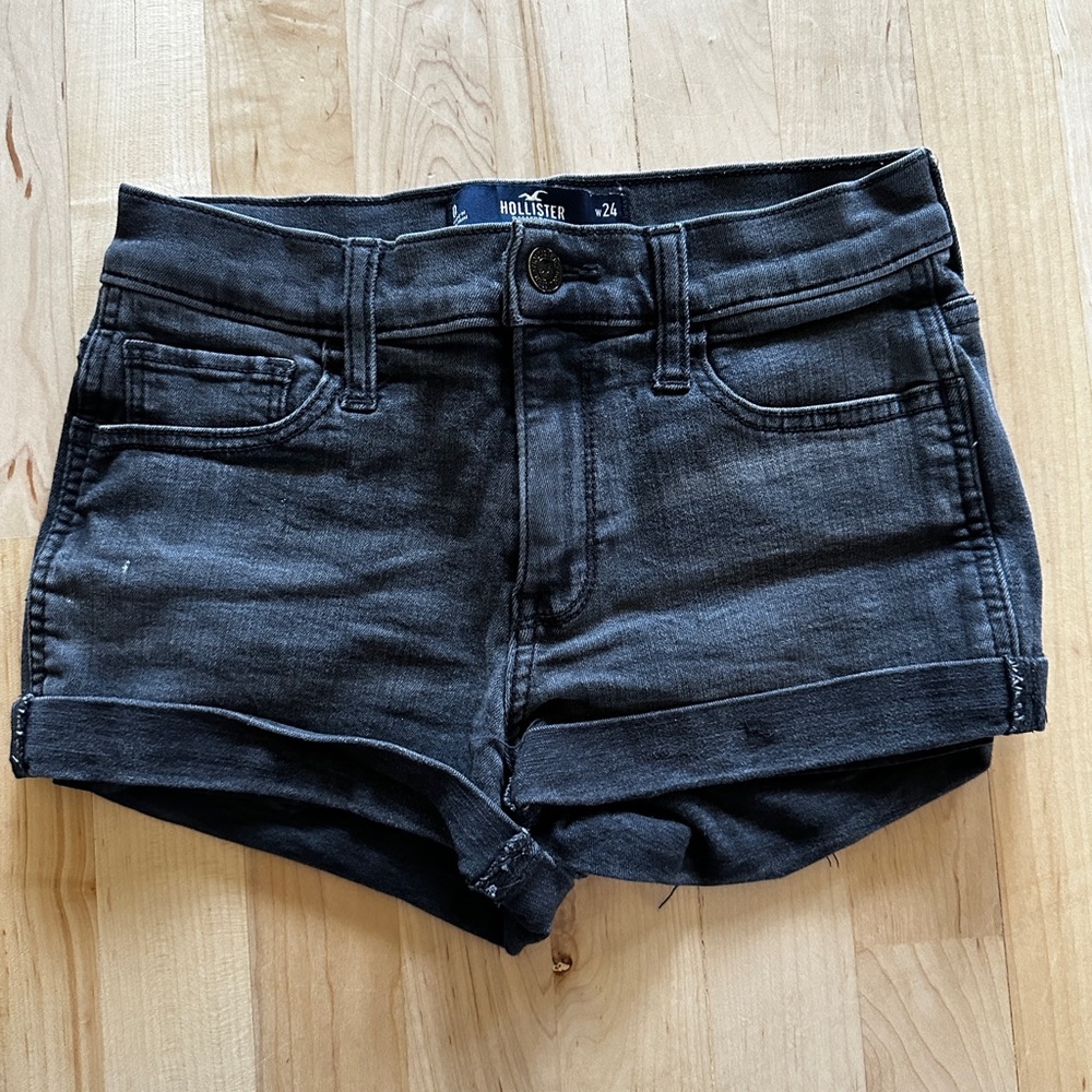 3/$20 ✨ - Hollister Super stretch Black Jean Shorts - Size 24